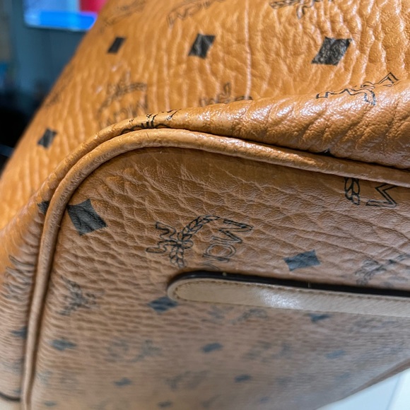 MCM Liz large reversible tote with clutch and extra strap. Great condition - Picture 10 of 15